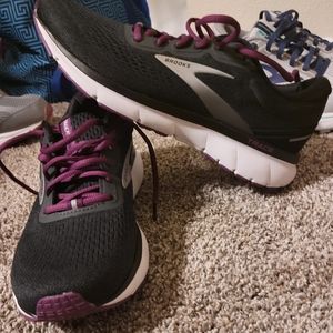 NEW Women Brooks Tennis
